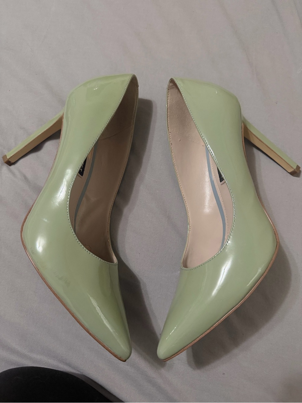 Women’s Patent Pointed-Toe Pumps in Light Green